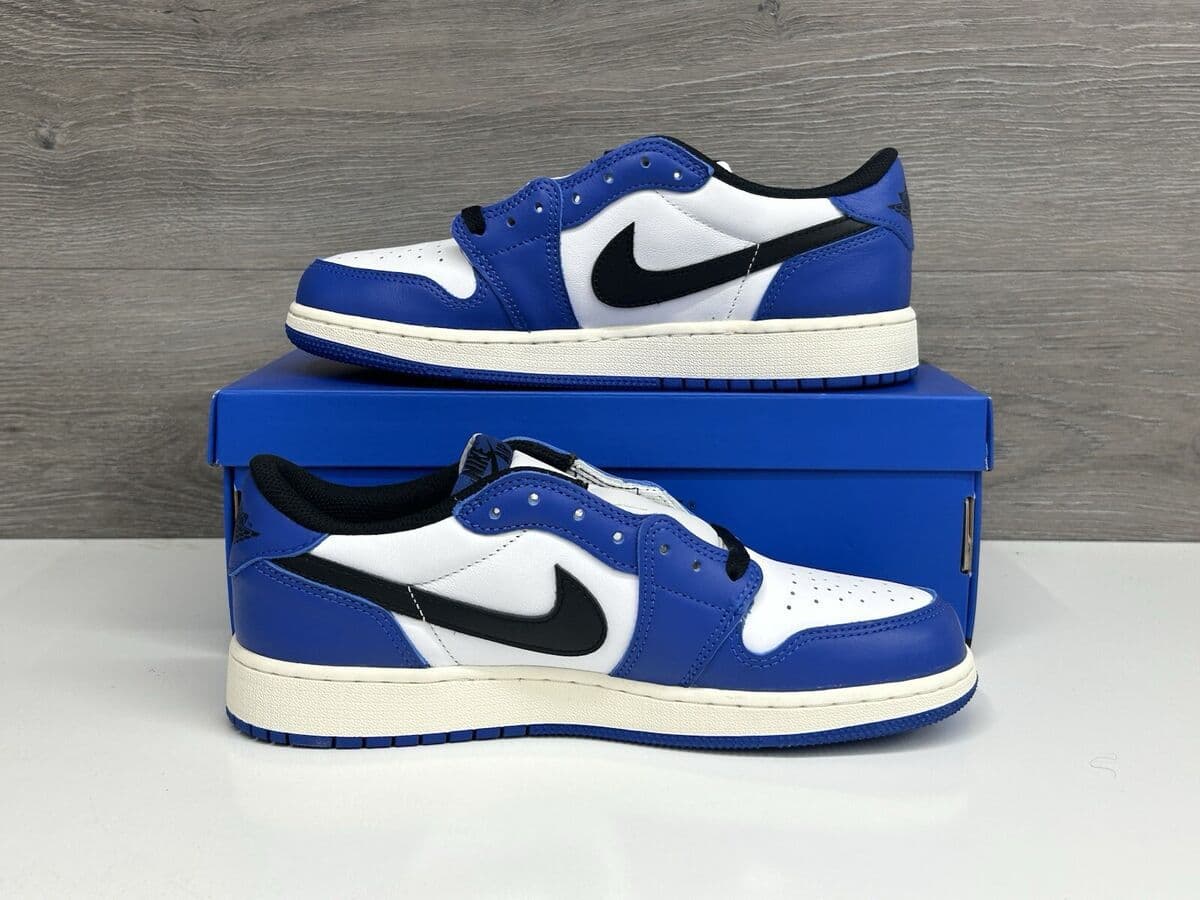 Low level Nike white blue